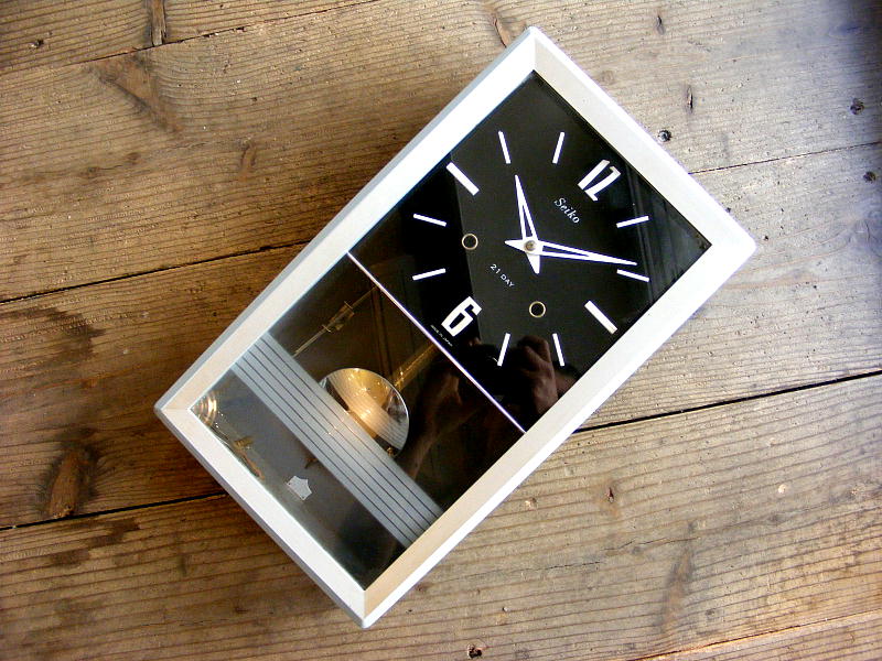 昭和３０年代頃のアンティーク・柱時計のセイコー・２１日巻・振り子時計・黒文字盤（電池式・クォーツ改造）が仕上がりました。