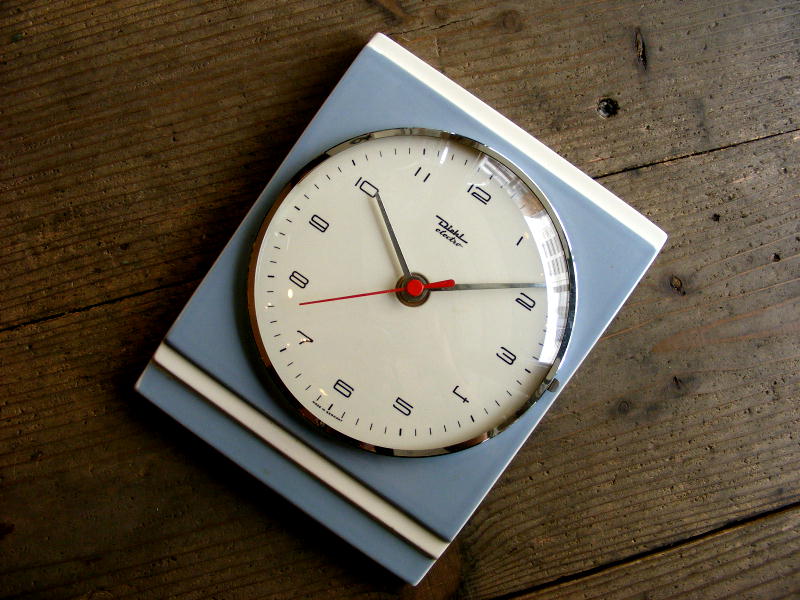 ドイツのアンティーク・クロックのDiel・electro・ディール・ユンハンス・エレクトロ・クロック・陶器製・掛け時計（電池式・スイープ・クォーツ改造）が仕上がりました。