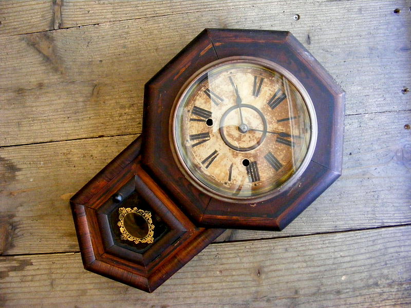 1920年代頃・アメリカの古時計のアンソニア・八角型・振り子時計（電池式・クォーツ改造）が仕上がりました。