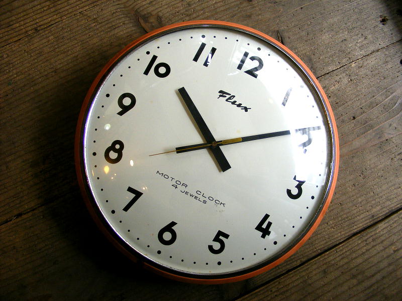 昭和30年代のアンティーククロックの東京時計・Fluｘ・フラックス・モーター・クロック・パレット・丸型・カーヴェックス（電池式・スイープ・クォーツ改造） が仕上がりました。