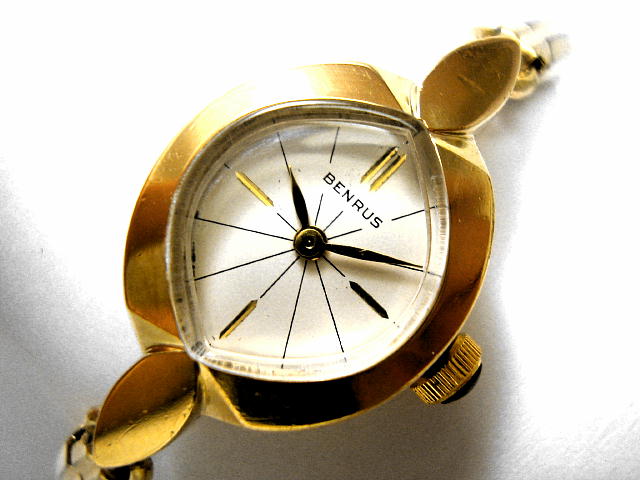 アンティーク腕時計のベンラス・レディースアンティークウォッチ・ティアドロップ・手巻・イエローゴールド・フィールド（電池式・クォーツ改造） が仕上がりました。