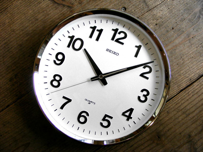 アンティーク掛け時計のセイコー・クォーツ・クロック・QA488N・学校用・掛時計（教室用）・グレーが入荷しました。