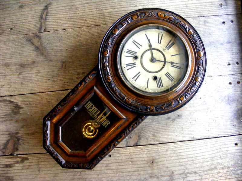 明治頃の古時計の愛知時計・頭丸型・鎌倉彫り・振り子時計（電池式・クォーツ改造）が仕上がりました。