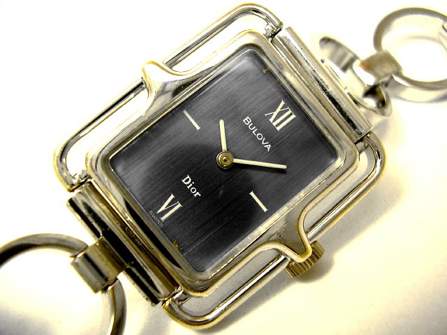 アンティーク腕時計のクリスチャン・ディオール・ブローバ・レディースアンティークウォッチ・手巻式・スクエア型が入荷しました。
