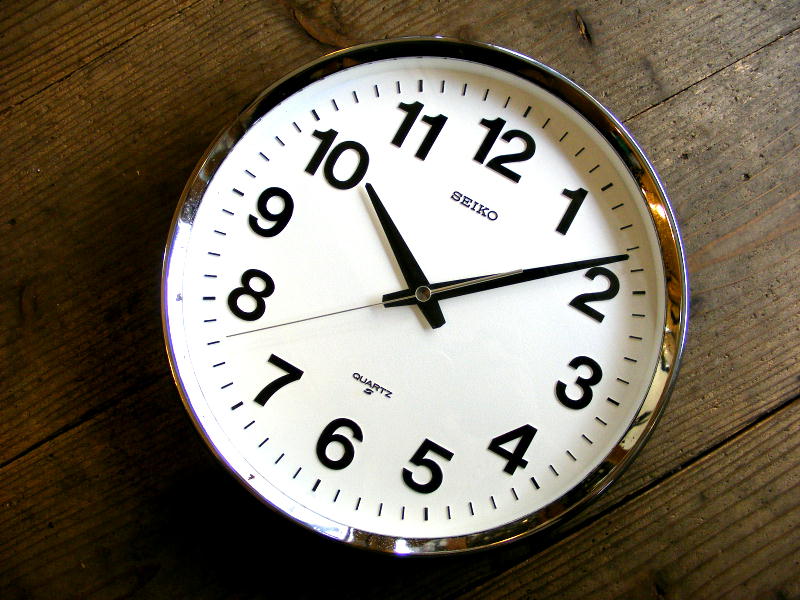 アンティーク掛け時計のセイコー・クォーツ・クロック・QA488N・学校用・掛時計（教室用）・グレーが仕上がりました。