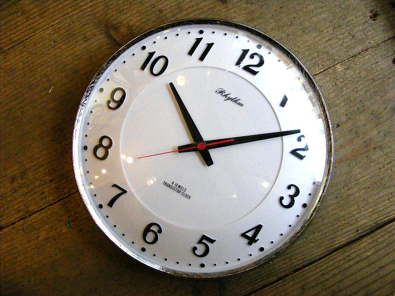 昭和40年代のアンティーク掛け時計のリズム・トランジスター・クロック・4石・学校用・掛け時計（電池式・スイープ・クォーツ改造）が仕上がりました。