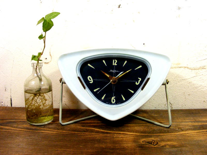 1950年代のアンティーク・デスク・クロックのRythm・リズム時計・置時計・NO.5101・手巻式・スタンド付き・紺文字盤（電池式・スイープ・クォーツ改造）が仕上がりました。
