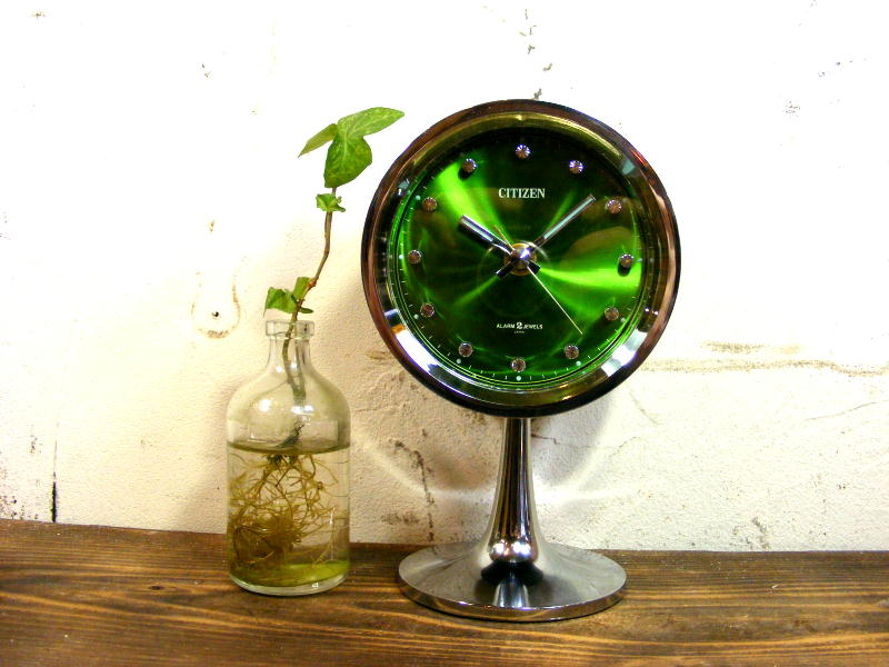 1970年代のアンティーク置時計のシチズン・ミューズ・目覚時計・手巻式・51111・足付き・緑・グラデーション文字盤（電池式・スイープ・クォーツ改造）が仕上がりました。