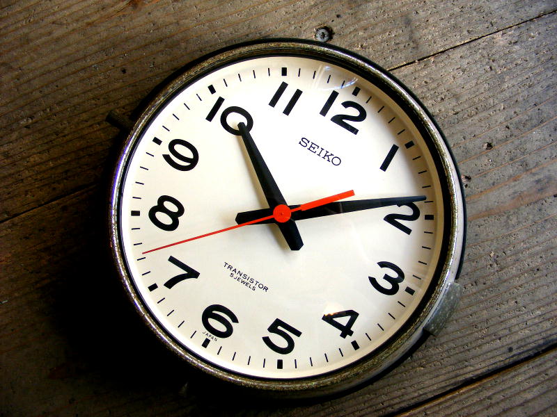1970年代のアンティーク掛時計のセイコー・バス時計・トランジスター・防塵時計・ファーストモデル・緑・TTF-531（電池式・スイープ・クォーツ改造） が仕上がりました。