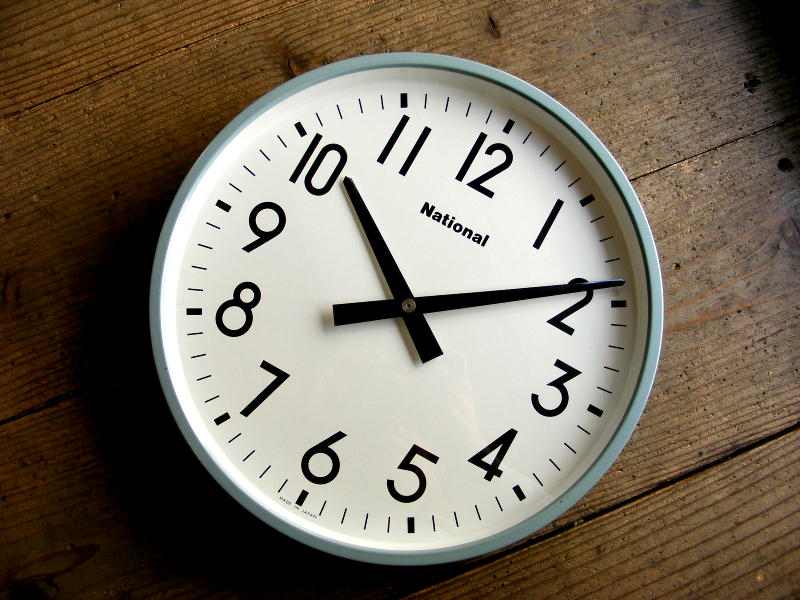 1980年代のアンティーク・クロックのナショナル・TC1104・電気子時計・学校用時計（電池式・クォーツ改造）が仕上がりました。