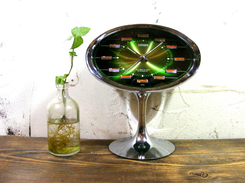 1970年代のアンティーク置時計のシチズン・アラーム・クロック・2石・手巻式・NO.51141・足付き・緑・グラデーション文字盤（電池式・スイープ・クォーツ改造）が仕上がりました。