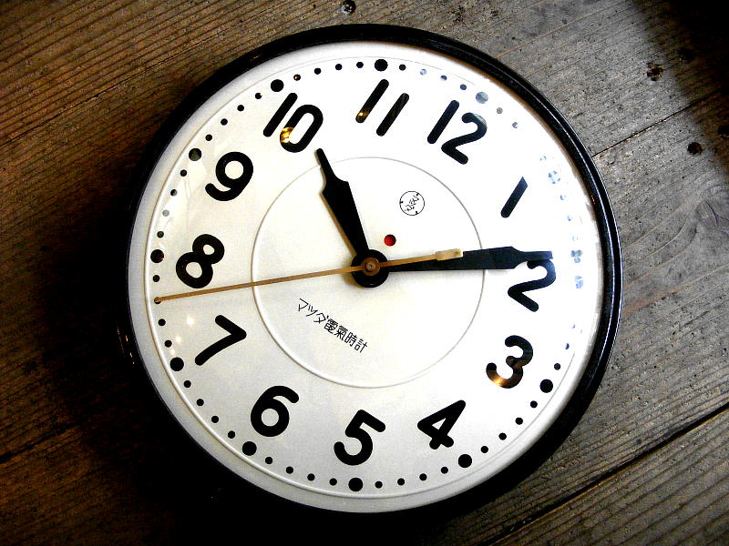 昭和初期頃のヴィンテージクロックのマツダ・電気時計・S262（電池式・スイープ・クォーツ改造）が仕上がりました。