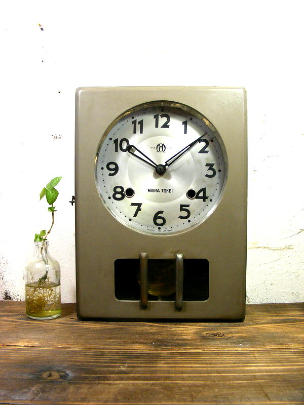 昭和初期頃の古時計の三浦時計・小型・振り子時計・グレー（電池式・クォーツ改造）が仕上がりました。