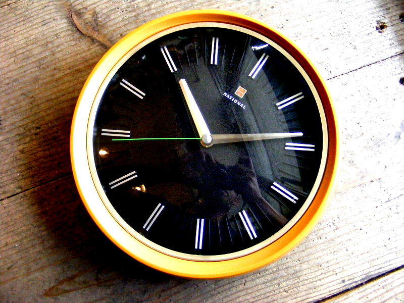 1970年代のアンティーク・クロックのナショナル・電気掛時計・TE-3125・丸型・オレンジ（電池式・スイープ・クォーツ改造）が仕上がりました。