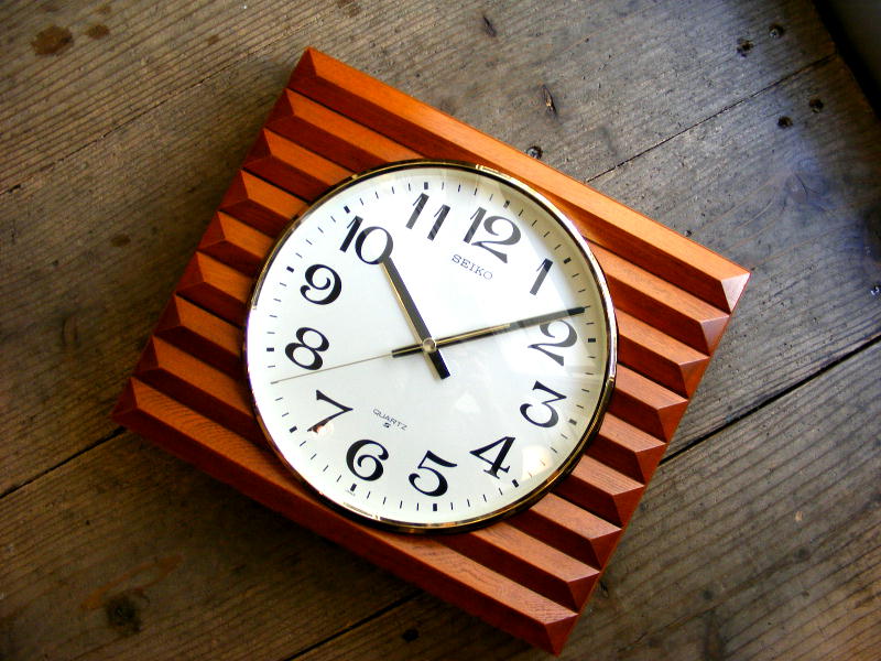 1980年代のアンティーク掛け時計のセイコー・クォーツ・クロック・QA423・角型・木製・格子（電池式・クォーツ）が入荷しました。
