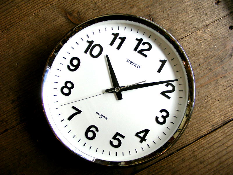 1980年代のアンティーク・クロックのセイコー・クォーツ・クロック・QA488N・学校用・掛時計・グレー が仕上がりました。
