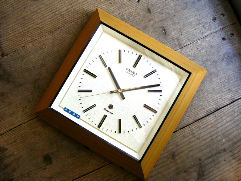 1980年代のアンティーク掛け時計のセイコー・クォーツ・クロック・セイコートロン・QA301・角型・木目調・デッドストック（電池式・スイープ・クォーツ改造）が仕上がりました。