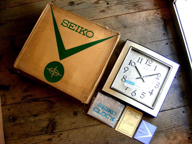 1970年代のアンティーク掛け時計のセイコー・トランジスター・クロック・TTX-819・角型・シルバー・箱付き・デッドストック（電池式・スイープ・クォーツ改造）が仕上がりました。
