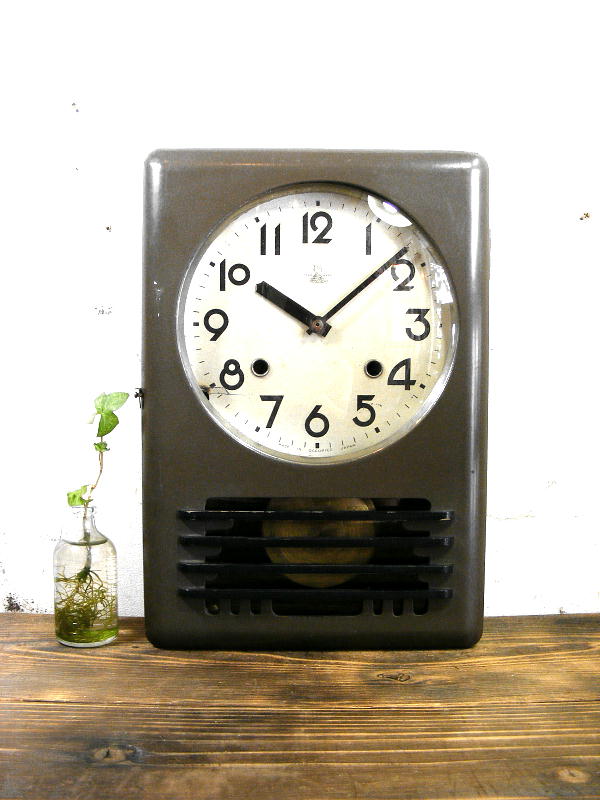 昭和初期頃のボンボン時計のオキュパイド・ジャパン・地球鶏印・サトー・クロック・振り子時計・小型・カーキ色（電池式・クォーツ改造が仕上がりました。