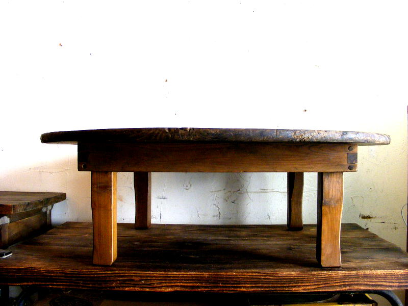 アンティーク家具の古い・丸・ちゃぶ台が仕上がりました。