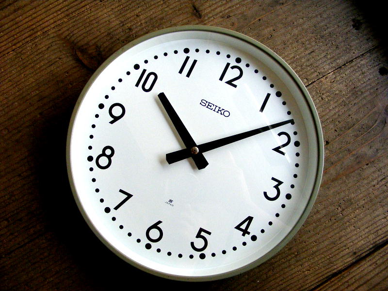 1980年代のアンティーク掛時計のセイコー・学校用・電気子時計・12947S（電池式・クォーツ改造）が仕上がりました。