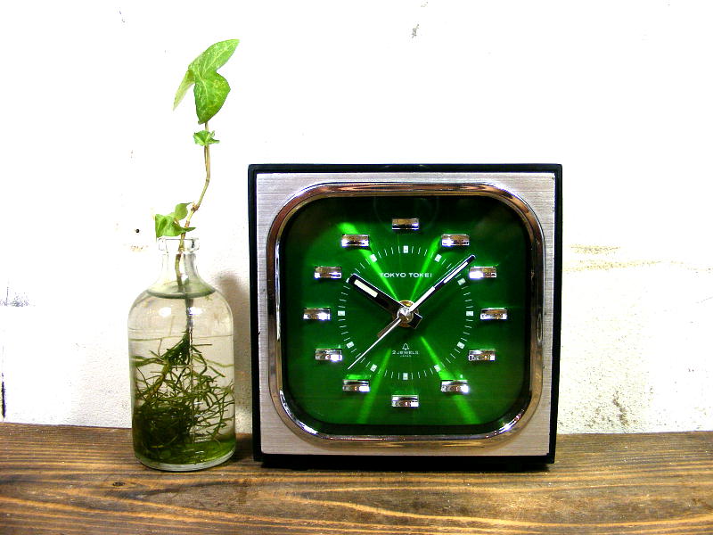 1970年代のアンティーク置時計のTOKYO・TOKEI・東京時計・アラーム・クロック・NO.5128・手巻式・角型・緑文字盤（電池式・スイープ・クォーツ改造） が仕上がりました。