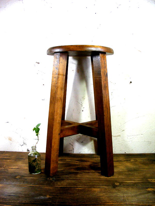 昭和30年代頃のアンティーク家具の古い・木・丸イス・スツールが仕上がりました。