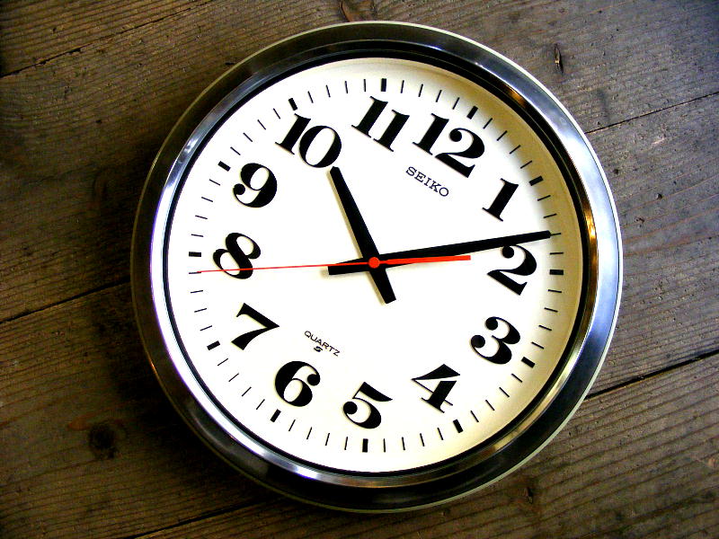 1980年代のアンティーク掛時計のセイコー・クォーツ・クロック・QE558E・掛時計・学校用・防塵型（電池式・クォーツ）が仕上がりました。