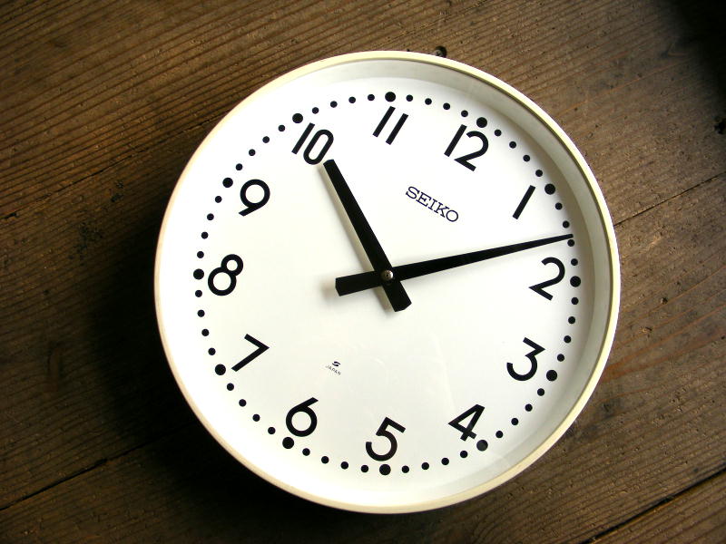 1980年代のアンティーク掛け時計のセイコー・学校用・電気子時計・SC-300・丸型（電池式・クォーツ改造）が仕上がりました。