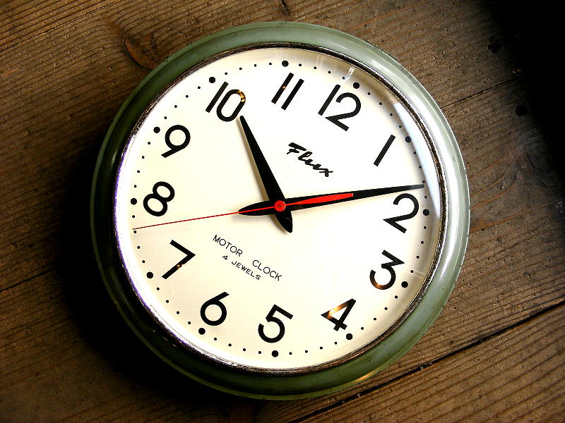昭和30年代のアンティーククロックの東京時計・Fluｘ・フラックス・モーター・クロック・4石（電池式・スイープ・クォーツ改造）が仕上がりました。