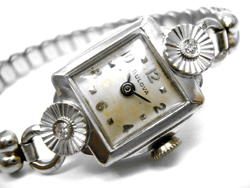 レディースアンティーク腕時計のブローバ・レディース・アンティーク・ウォッチ・スクエア・14K・ホワイトロールゴールド・ダイヤ付き（電池式・クォーツ改造）が仕上がりました。