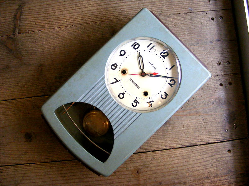 1950年代の古時計のタカノ・高野精密・振り子時計・手巻式・N23・薄緑色（電池式・クォーツ改造） が仕上がりました。