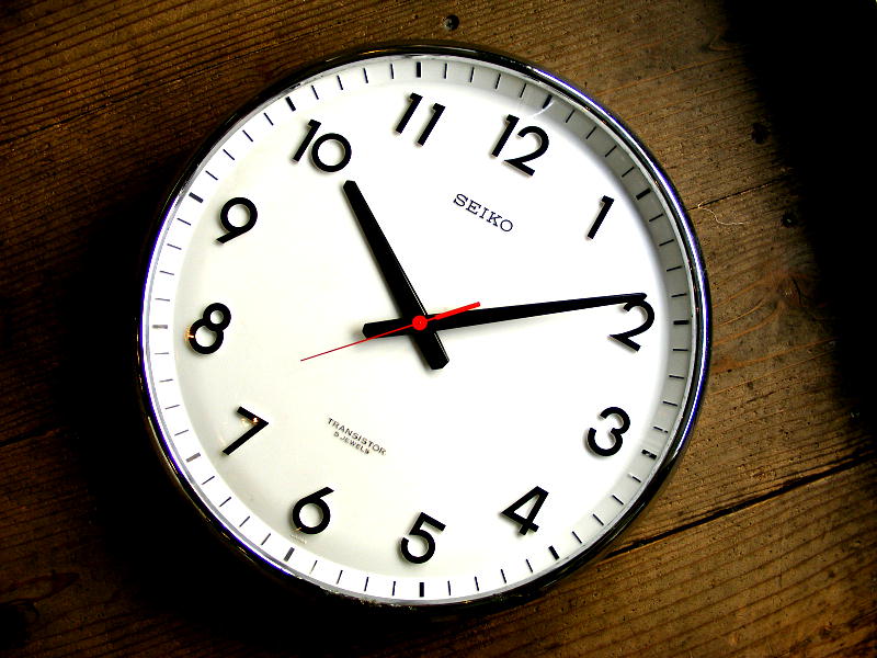 1970年代のアンティーク学校時計のセイコー・トランジスター・クロック・TTX-609・学校用・掛け時計・初期型（電池式・スイープ・クォーツ改造）が仕上がりました。