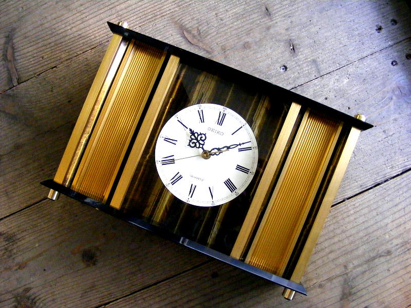 1980年代のアンティークデスククロックのセイコー・クォーツ・置時計・QZ5131・ゴールド・タイガーアイ（電池式・スイープ・クォーツ改造）が仕上がりました。