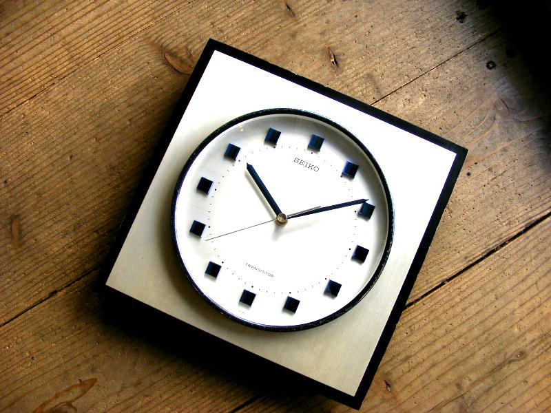 1970年代のアンティーク掛け時計のセイコー・トランジスター・振動子時計・RA713・角型・紺色木枠・アルミパネル（電池式・スイープ・クォーツ改造）が仕上がりました。