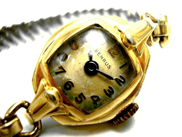 1950年代のレディースアンティーク腕時計のBenrus・ベンラス・レディースアンティークウォッチ・トノー型・手巻式・ゴールド・フィールド（電池式・クォーツ改造）が仕上がりました。