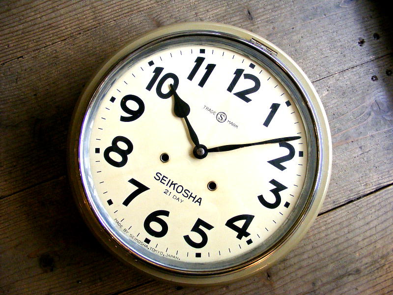 昭和初期頃の古時計の精工舎・丸型・振り子時計・トーマス型・21日巻・オリーブ・グレー・#1203（電池式・クォーツ改造）が仕上がりました。