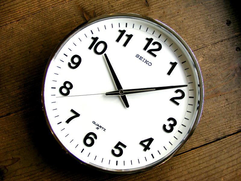 1980年代のアンティーク・掛け時計のセイコー・クォーツ・クロック・QA502N・青・学校用・掛時計（電池式・スイープ・クォーツ）が入荷しました。