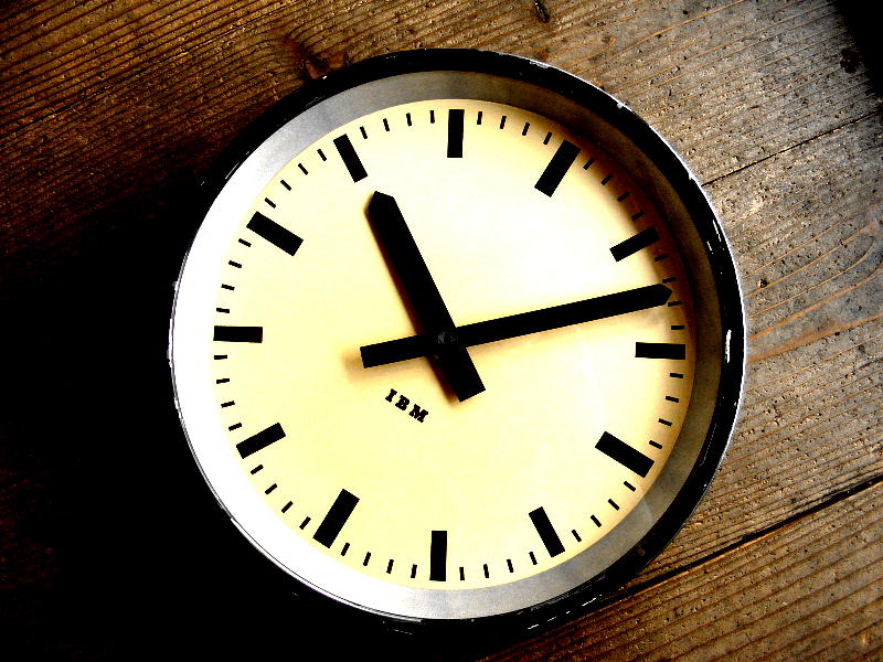 1950年代ドイツのヴィンテージウォールクロックのクロックのIBM・インダストリアル・クロック・鉄道時計（電池式・クォーツ改造）が仕上がりました。