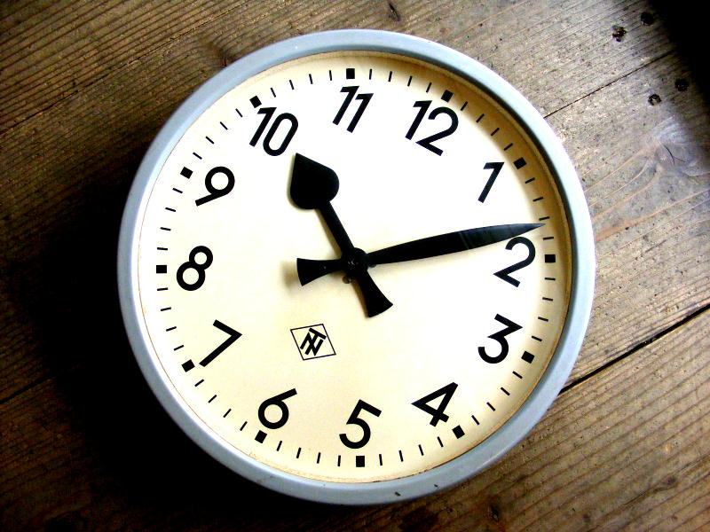 1960年代ドイツのヴィンテージウォールクロックのTN(Telefonbau & Normalzeit)・テレフォンバウ・ウント・ノーマルツァイト・インダストリアル・クロック・鉄道時計（電池式・クォーツ改造）が仕上がりました。