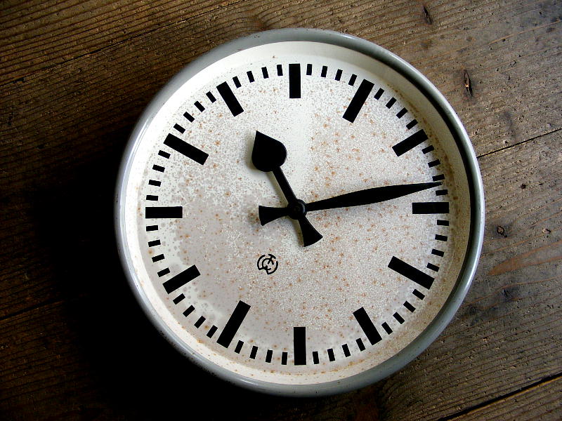 1950年代ドイツのヴィンテージクロックのCTW・Carl Theodor Wagner・カール・テオドール・ワーグナー・インダストリアル・クロック・グレー・鉄道時計（電池式・クォーツ改造）が仕上がりました。