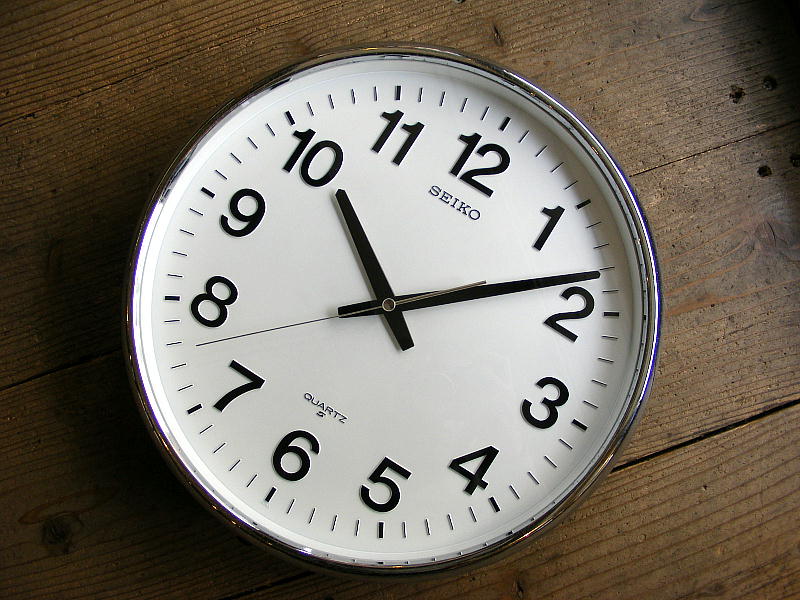1980年代のアンティーククロックのセイコー・クォーツ・クロック・QA414N・学校用・掛時計が入荷しました。