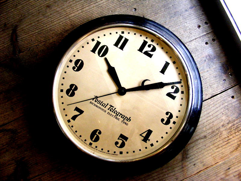 1930年代アメリカのヴィンテージウォールクロックのUSA Postal Telegraph Clock Hamond・ポスタル・テレグラフ・郵便電信電話公社・ハモンド・クロック（電池式・スイープ・クォーツ改造）が仕上がりました。