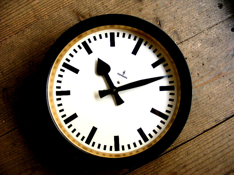 1940年代ドイツのヴィンテージクロックのSIEMENS・シーメンス・インダストリアル・クロック・鉄道時計（電池式・クォーツ改造）が仕上がりました。