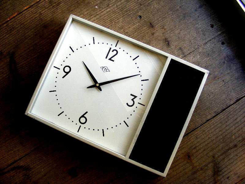 1970年代のアンティーククロックのTIC・電気子時計・NO.1120・角型・スピーカー付（電池式・クォーツ改造）が仕上がりました。