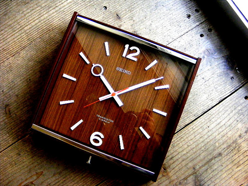 1970年代のアンティーク掛時計のセイコー・トランジスター・クロック・TTX621・木目調（電池式・スイープ・クォーツ改造）が仕上がりました。