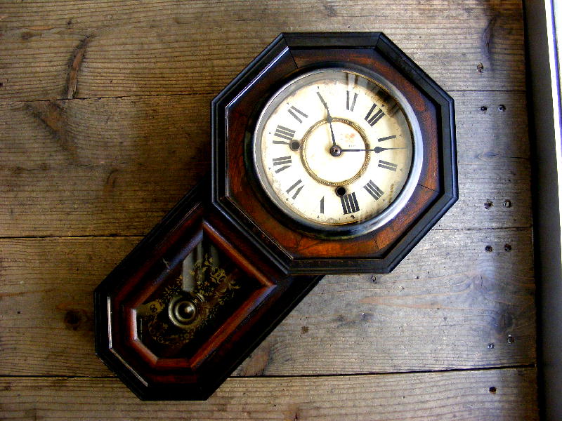 大正頃の古時計のクローバー印・林時計製造所・八角型・振り子時計（電池式・クォーツ改造）が仕上がりました。