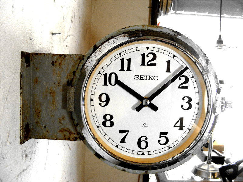 1980年代のヴィンテージ両面時計のセイコー・船舶用・両面・電気子時計・MC-019（MC-272）・ダブルフェイス・クロック（電池式・クォーツ改造）が仕上がりました。