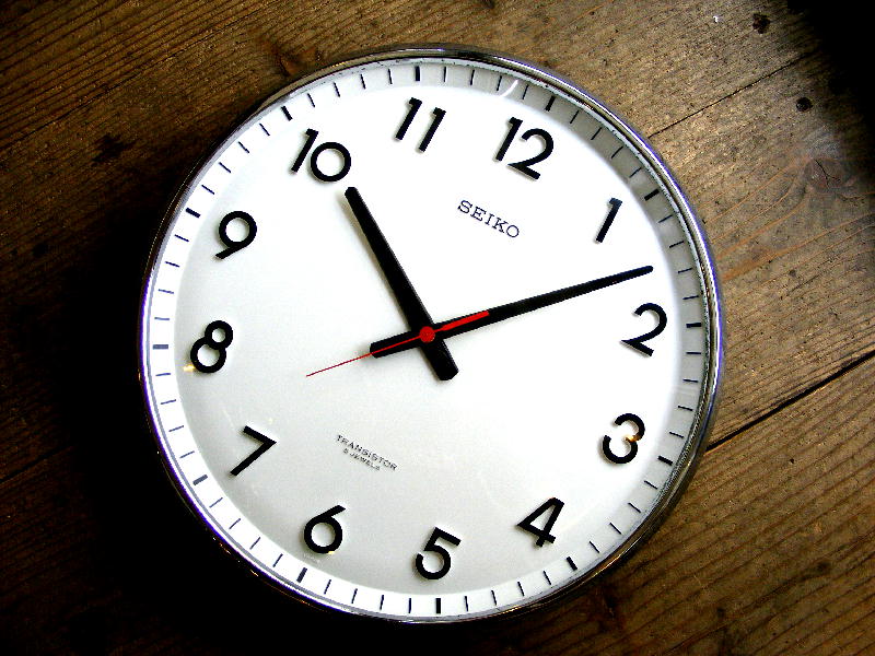 アンティーククロックのセイコー・トランジスター・学校用・掛け時計・TTX-609・初期型（スイープ・電波時計改造）が仕上がりました。