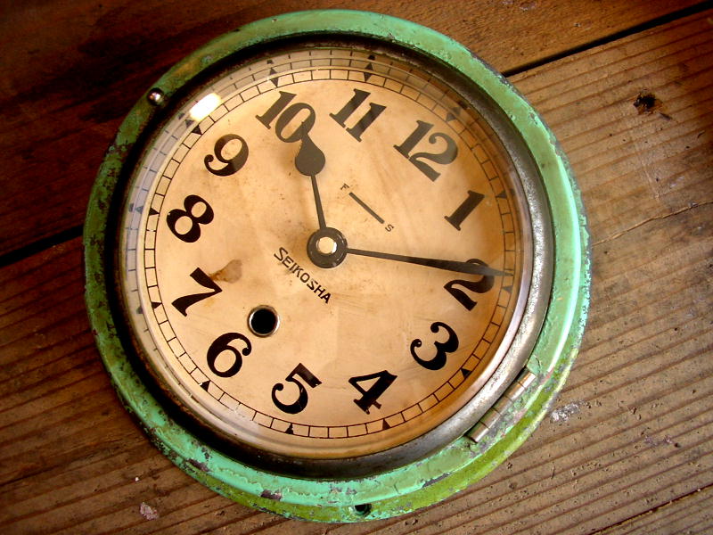セイコー舎船舶用防塵掛時計１９３０年代鍵巻き（グリーン）電波時計が入荷しました。
